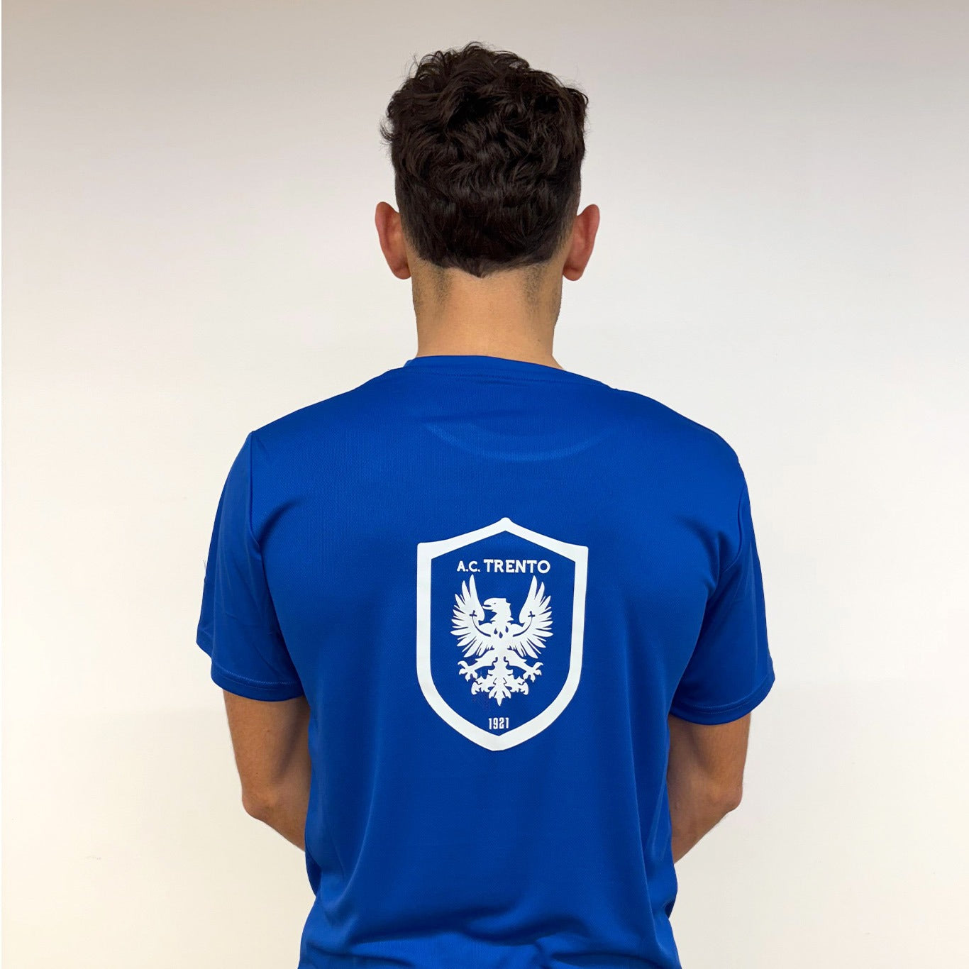 T-shirt Blu con loghi Bianchi